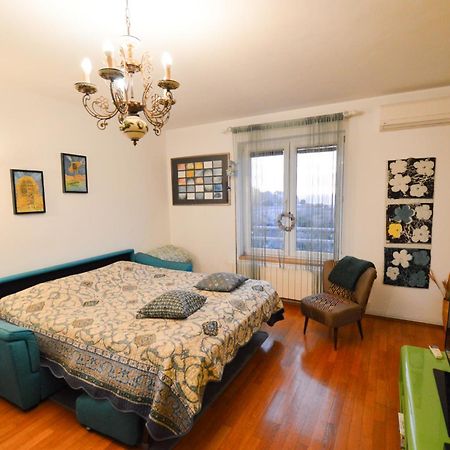 Lungo Mare Apartment พูลา ภายนอก รูปภาพ